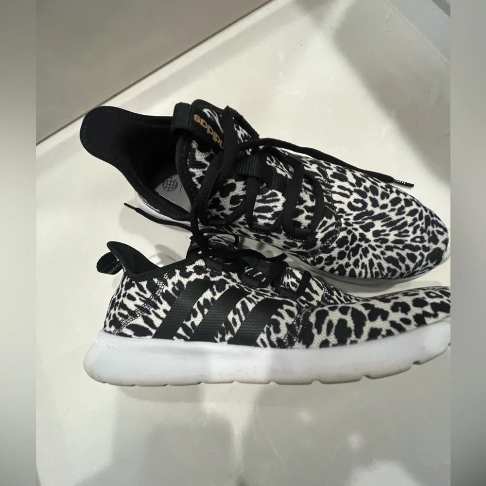 ✳️ Adidas swift run leopard print running shoes women’s size 10M - Picture 3 of 10